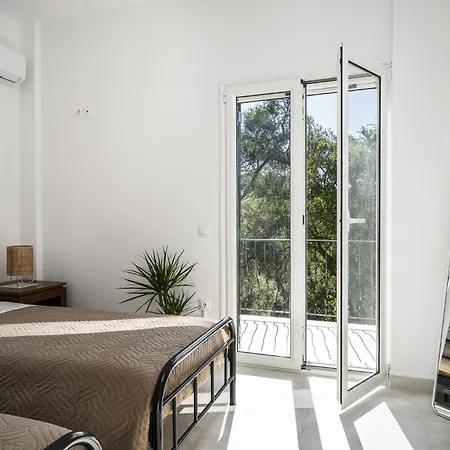 Conte Marco Sunny Garden * Mesongí